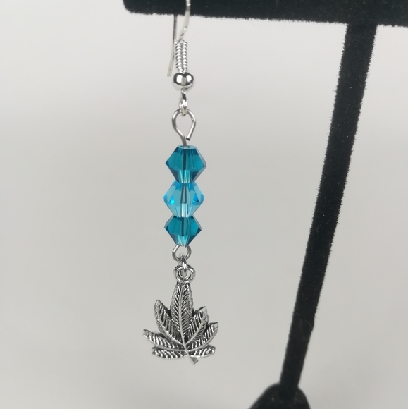 Cannabis leaf dangle earrings two tone blue faceted glass beads counter culture - Picture 3 of 3